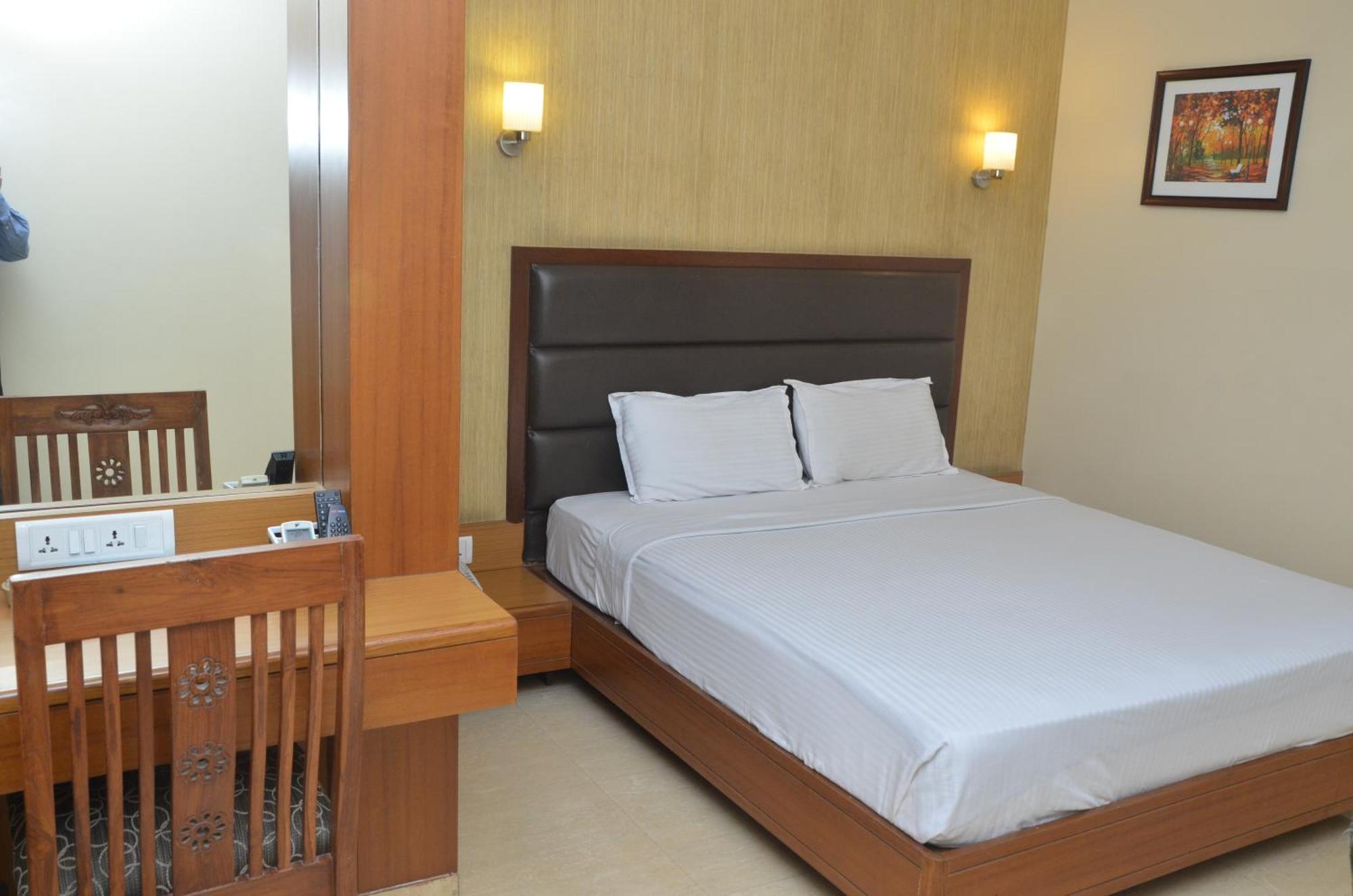 Hotel Ashray International, Sion - Near Bkc — Photos 1